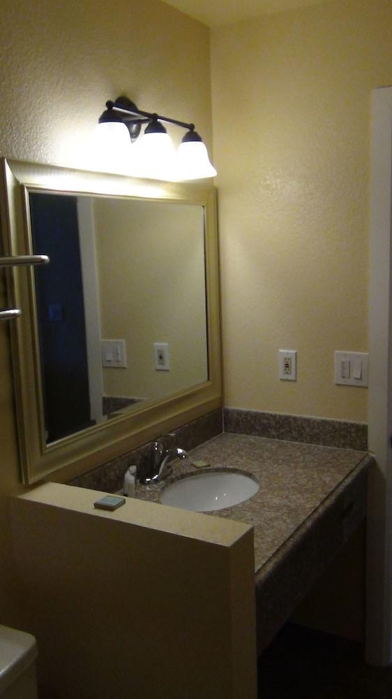 Travelodge By Wyndham Seaworld San Diego